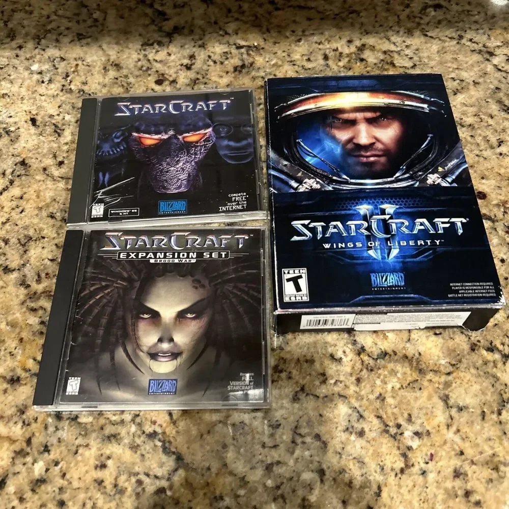 StarCraft  Wings of Liberty Expansion Set , original box, strategy guide Lot